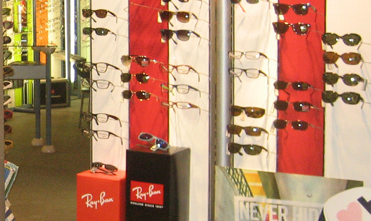 Große Auswahl an Top-Sonnenbrillen von Ray Ban, Oakley uvm. Augenoptiker in Moers